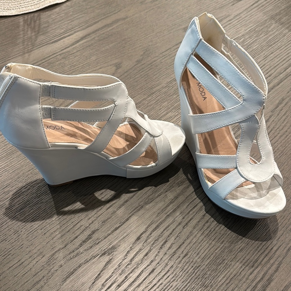 Moda White Wedge Shoes with Strappy Design